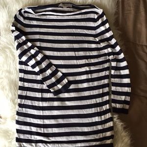 Light weight striped boat neck sweater.